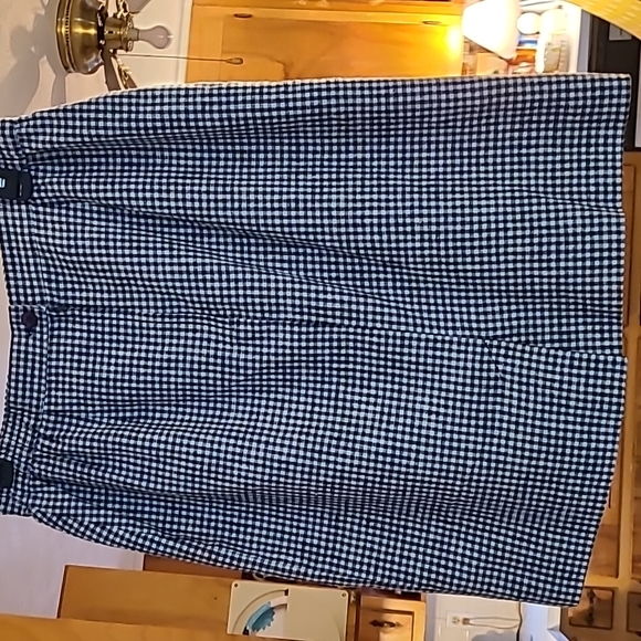 Adolfo Studio Skirt - Picture 2 of 5